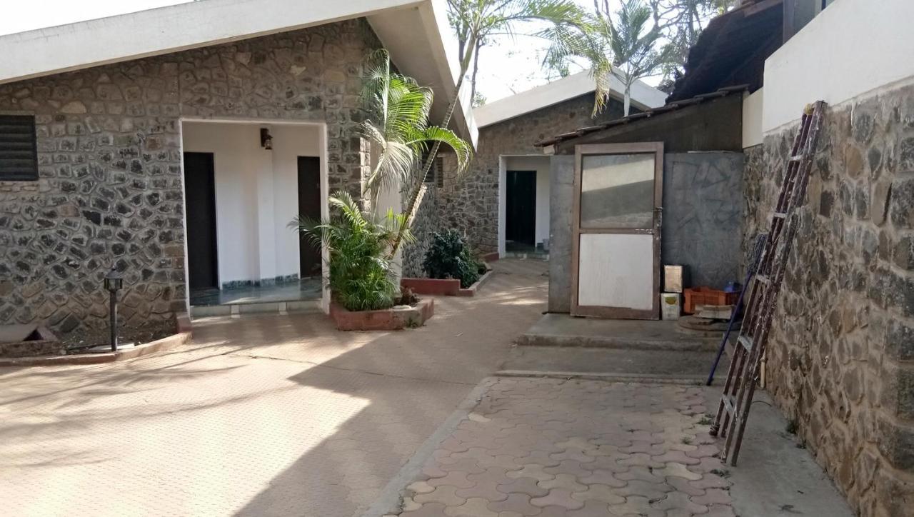 Caves County Resort Malegaon Buitenkant foto