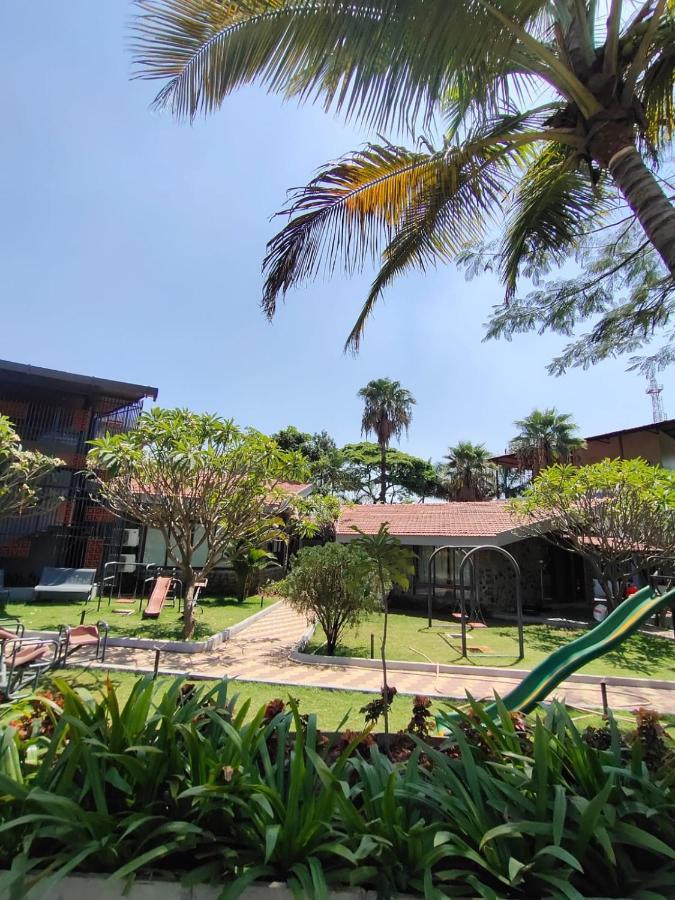 Caves County Resort Malegaon Buitenkant foto