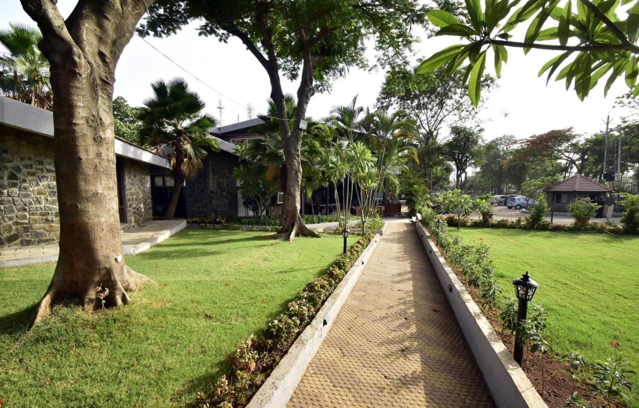 Caves County Resort Malegaon Buitenkant foto