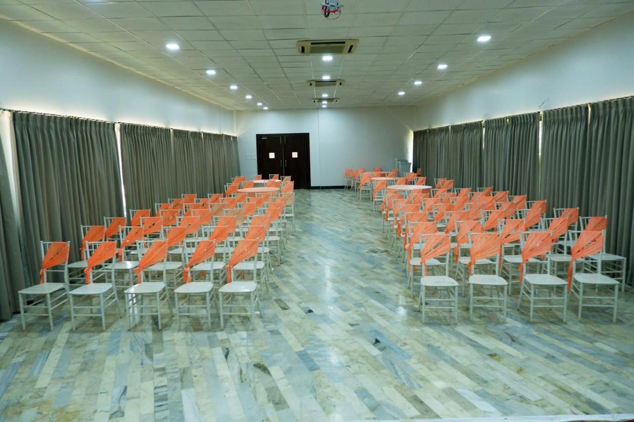 Caves County Resort Malegaon Buitenkant foto