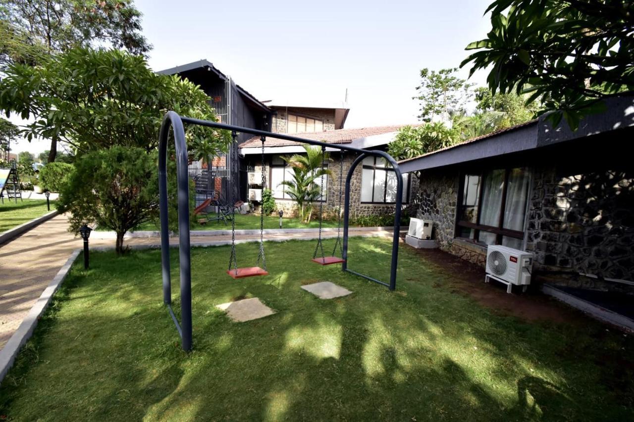 Caves County Resort Malegaon Buitenkant foto