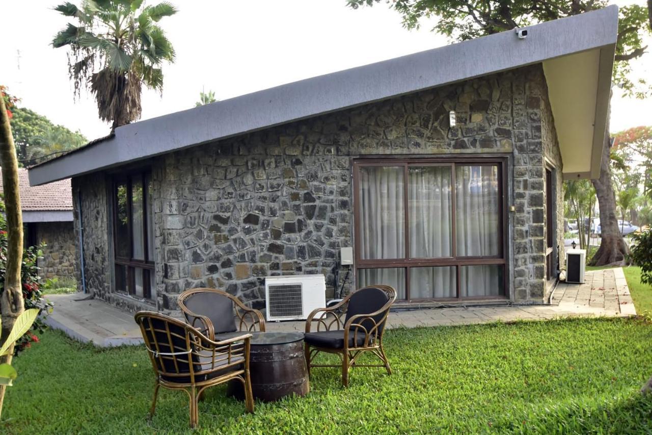 Caves County Resort Malegaon Buitenkant foto