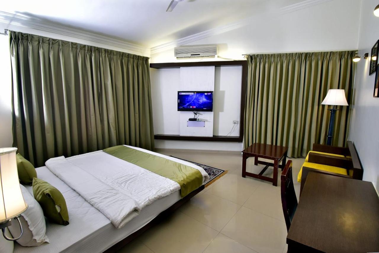 Caves County Resort Malegaon Buitenkant foto