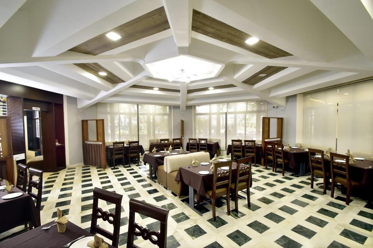Caves County Resort Malegaon Buitenkant foto