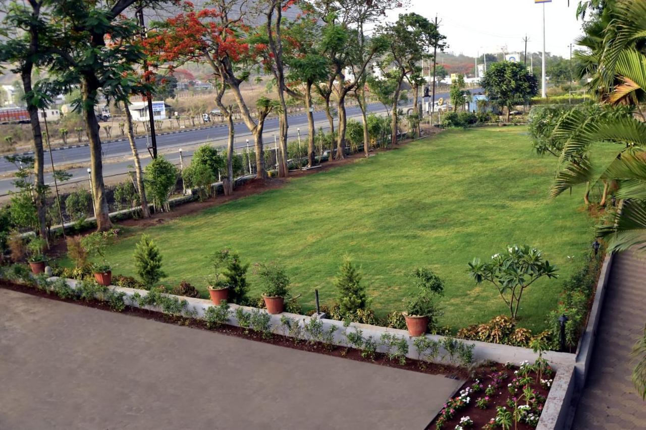 Caves County Resort Malegaon Buitenkant foto