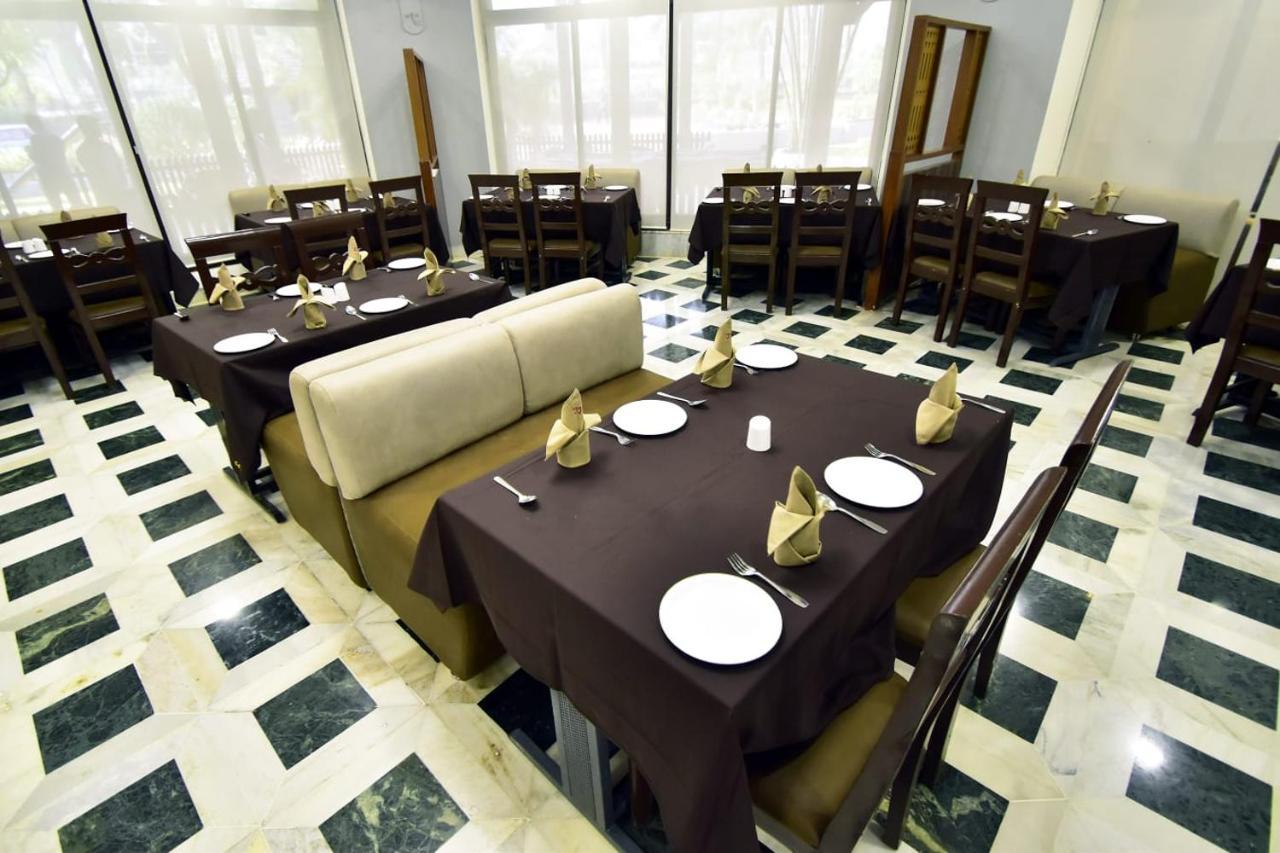 Caves County Resort Malegaon Buitenkant foto